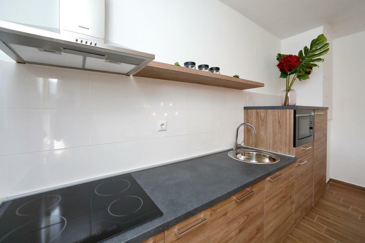 Sara Apartment Бибине Екстериор снимка