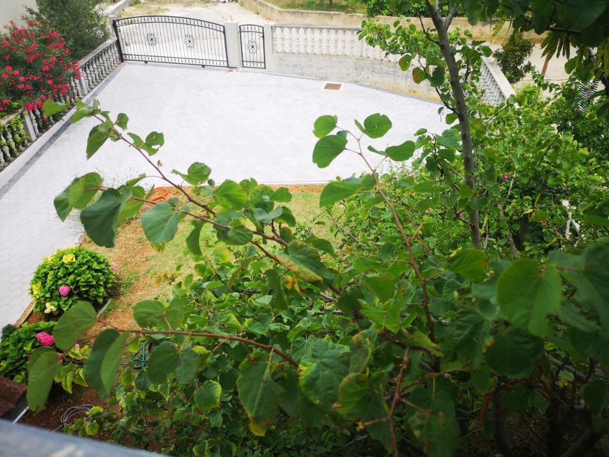 Sara Apartment Бибине Екстериор снимка