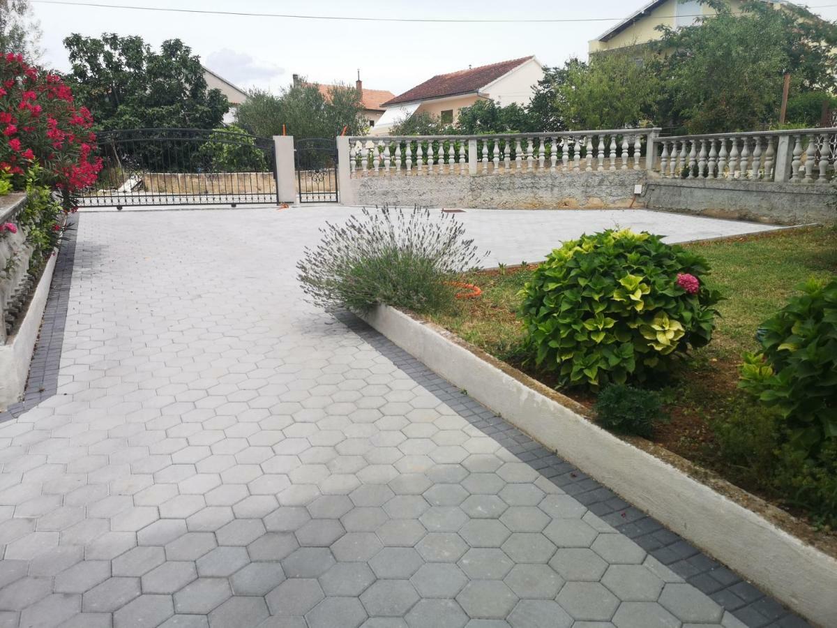 Sara Apartment Бибине Екстериор снимка